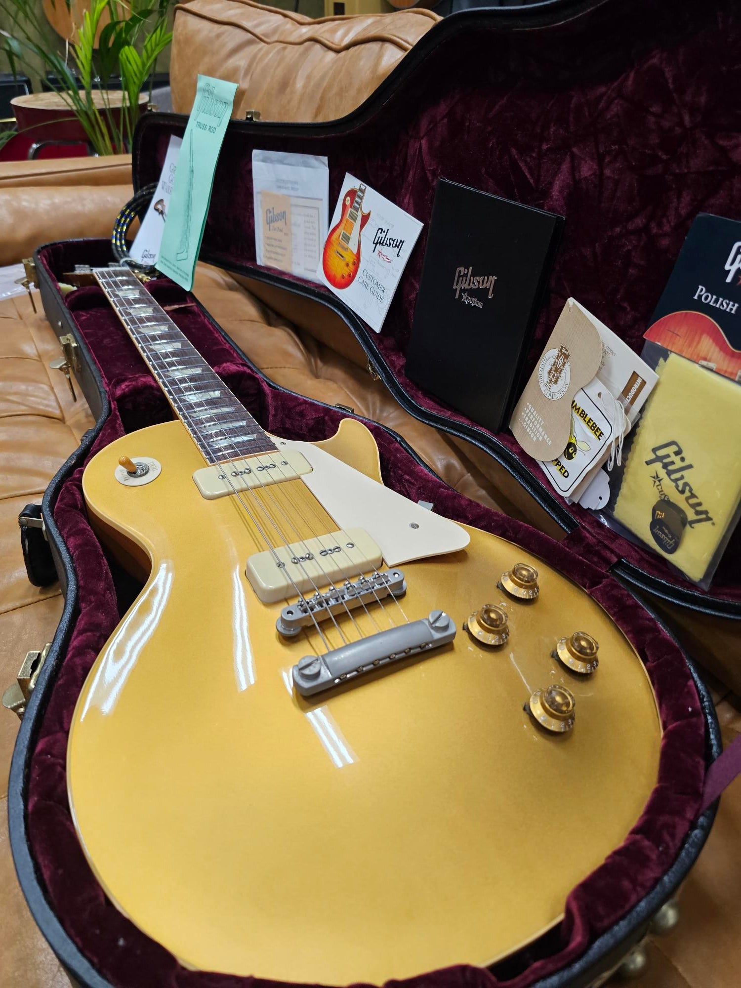 2006 Gibson Les Paul Gold Top R6 Custom Shop Electric Guitar W/Case (Pre-Owned)