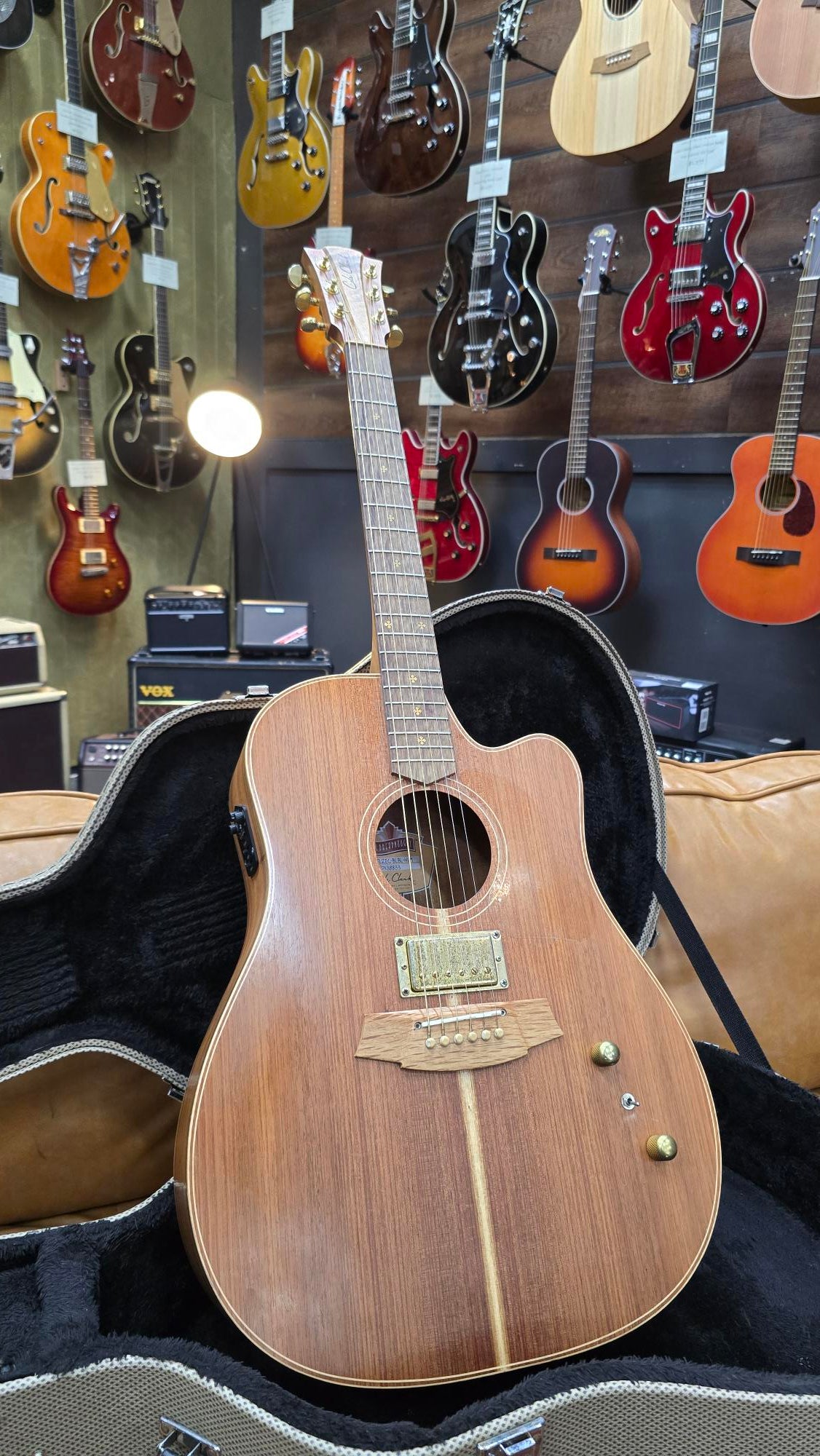 Cole Clark Fat Lady 2 Humbucker Acoustic/Electric Guitar W/case (Pre-Owned)