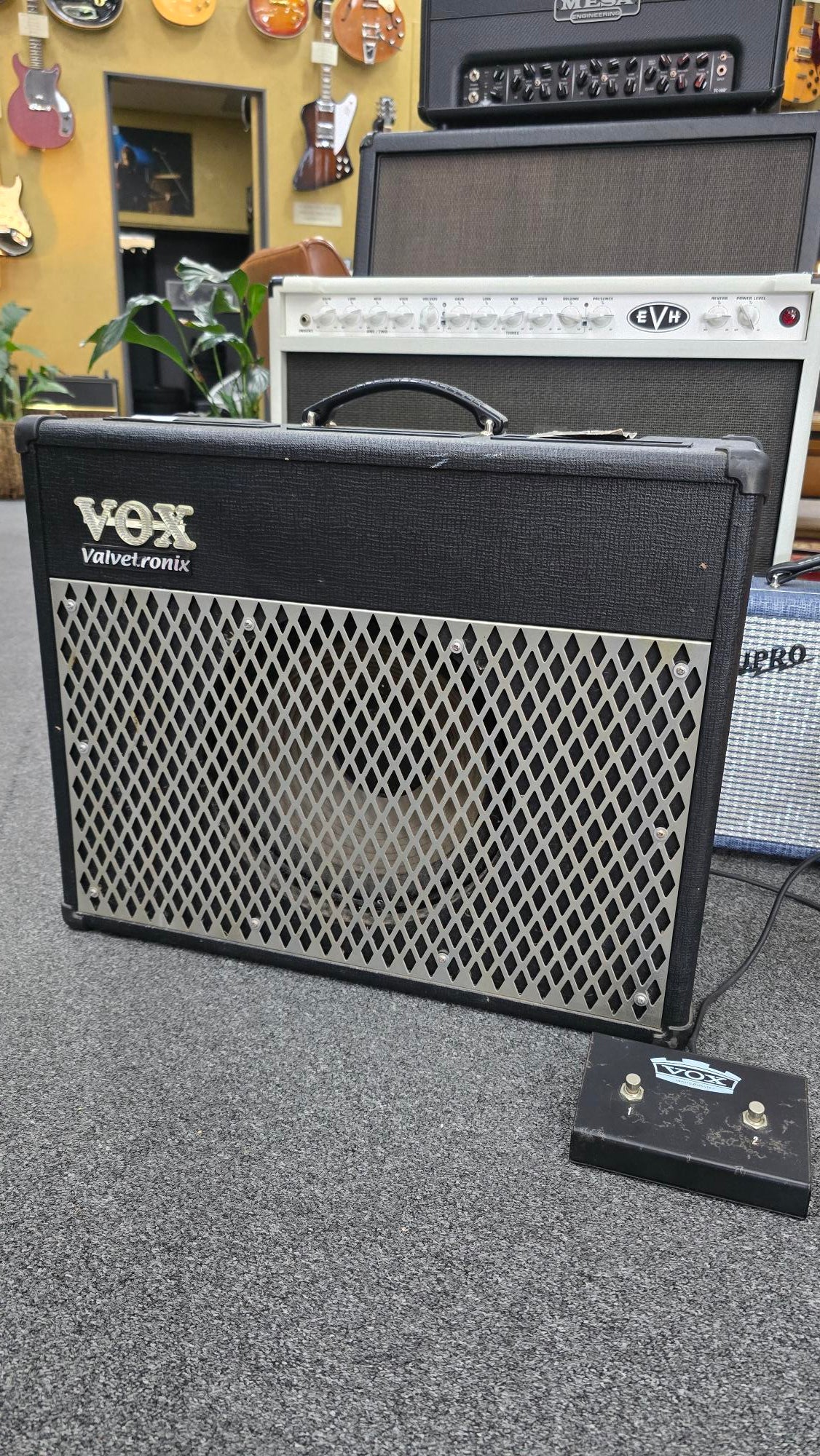 VOX Valvetronix 50-Watt Guitar Amplifier 1x12 (Pre-Owned)
