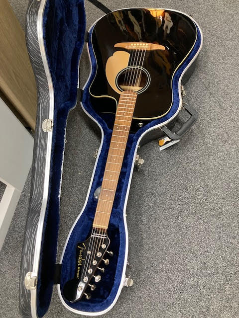 Fender Redondo Acoustic/electric guitar black w/ hardcase (preowned)