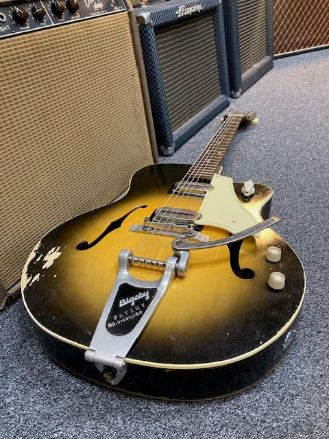 Maton 1960's 45A Premier hollowbody electric guitar w/ case