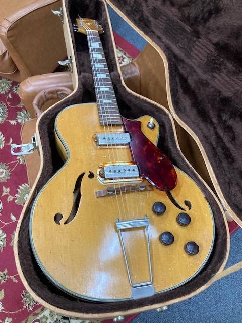 Vintage 1954 Harmony H62 Meteor Blonde w/ case