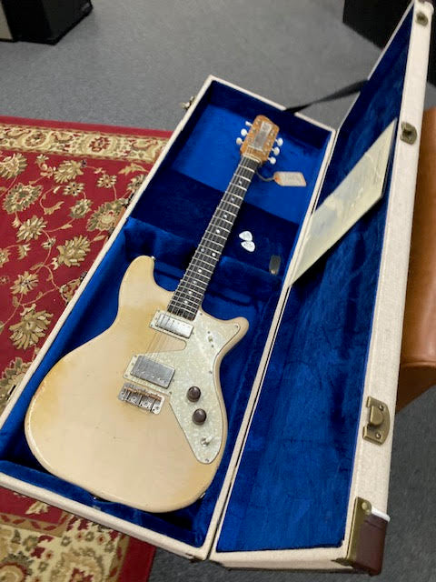 SOLD DeluxeTone Cosmopolitan El Dorado Relic Electric Guitar