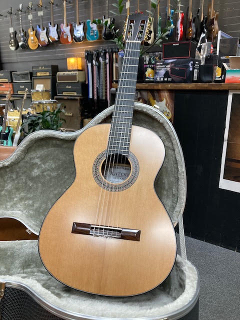 Katon MCG35/C 3/4 guitar w/ hardcase (preowned)