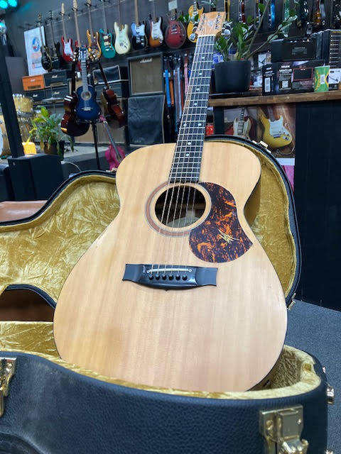 Maton SRS808 blackwood w/ case (preowned)