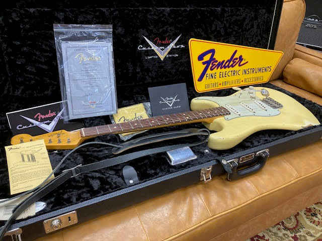 Fender Custom Shop Limited Edition relic 1964RI w/case