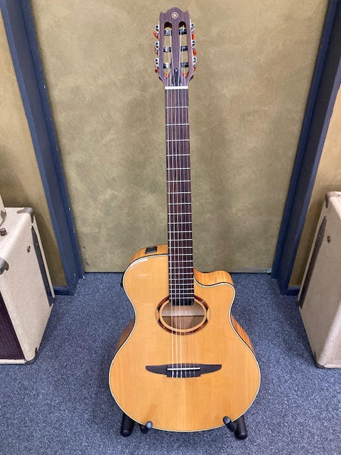 Yamaha NTX900FM Classical Acoustic-Electric Guitar w/Flamed Maple Back (preowned)