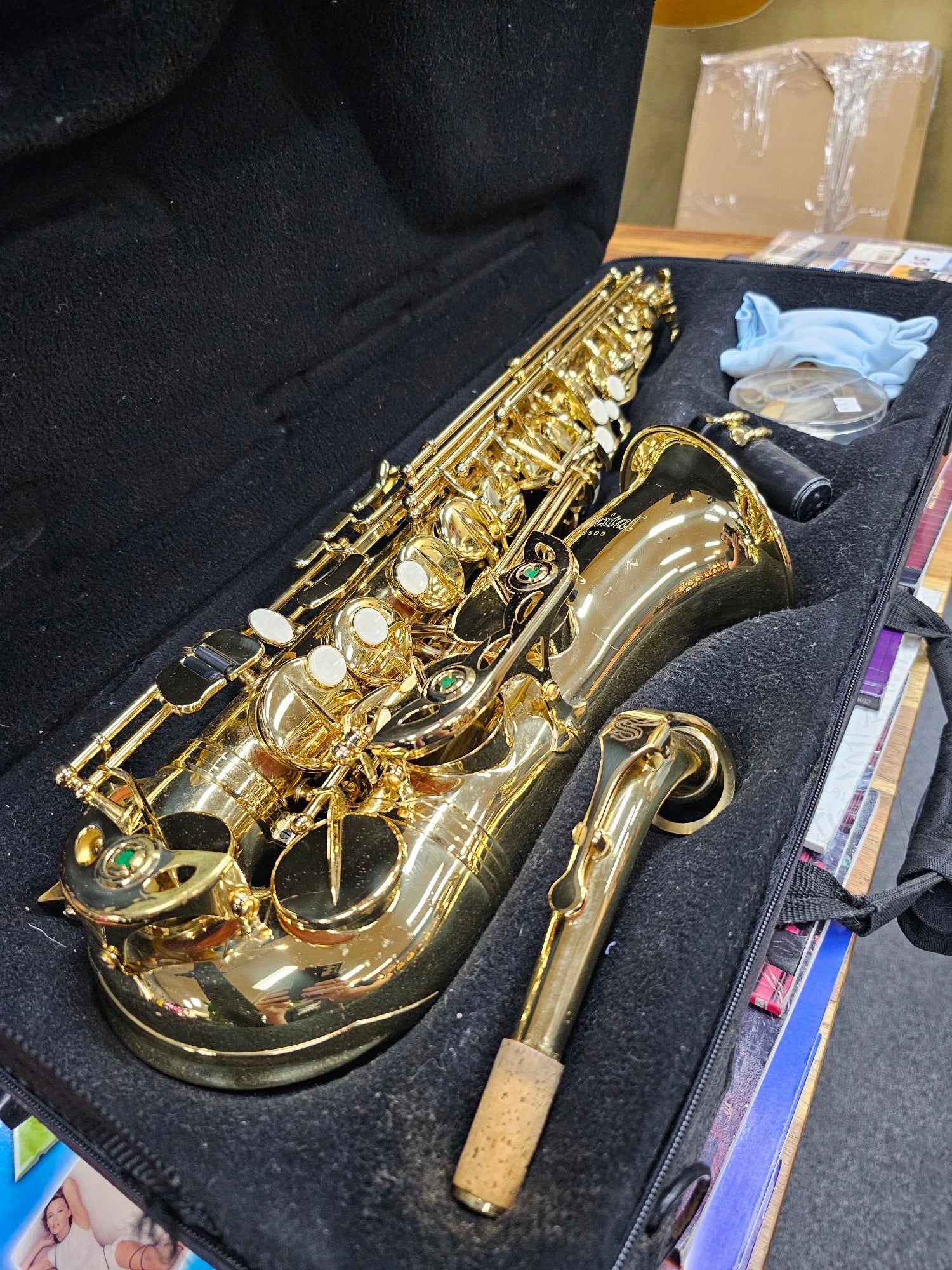 RECITAL ALTO SAXOPHONE W/CASE (PRE-OWNED)