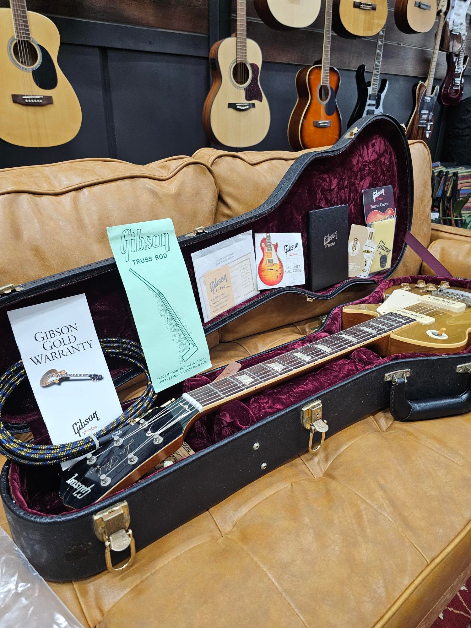 2006 Gibson Les Paul Gold Top R6 Custom Shop Electric Guitar W/Case (Pre-Owned)