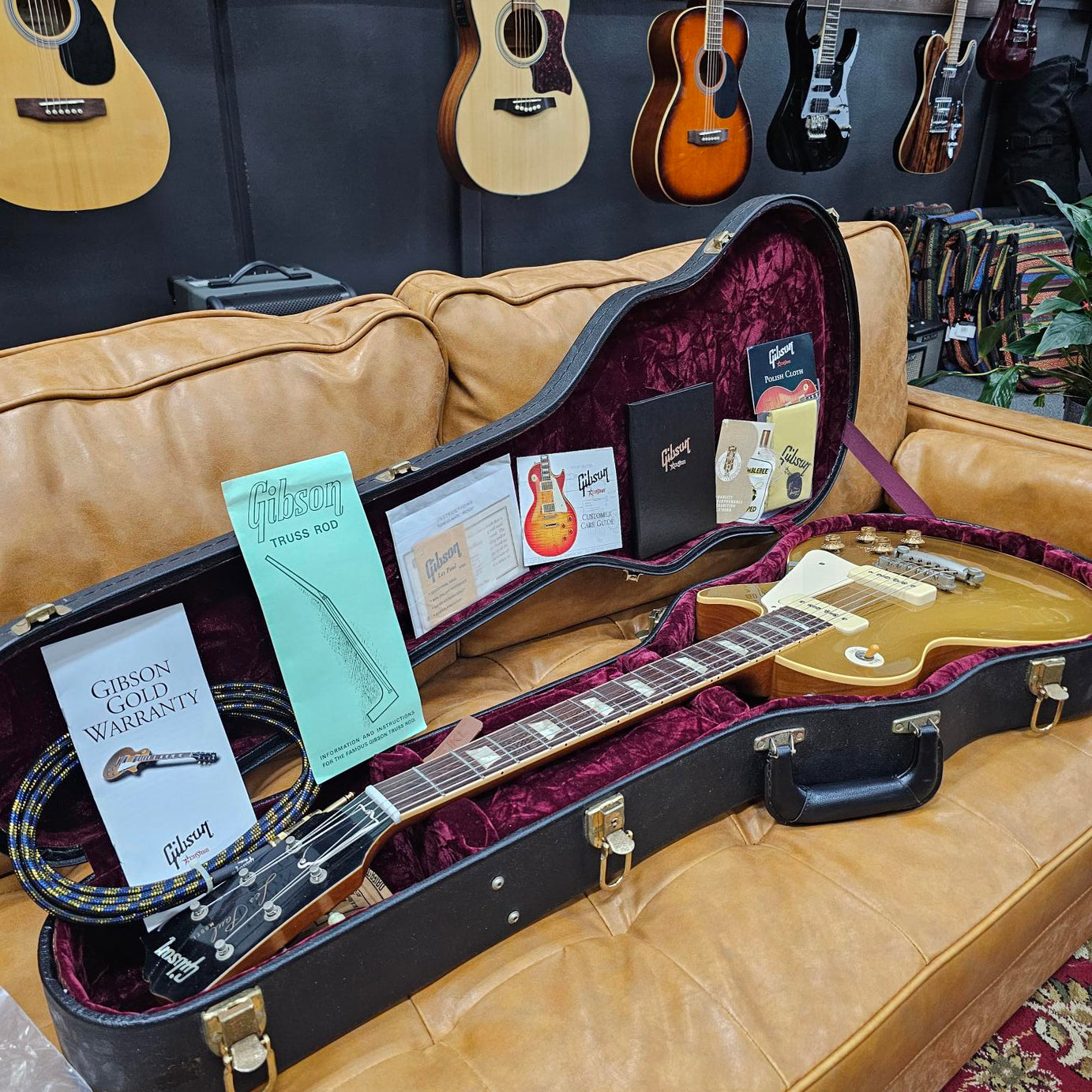 2006 Gibson Les Paul Gold Top R6 Custom Shop Electric Guitar W/Case (Pre-Owned)