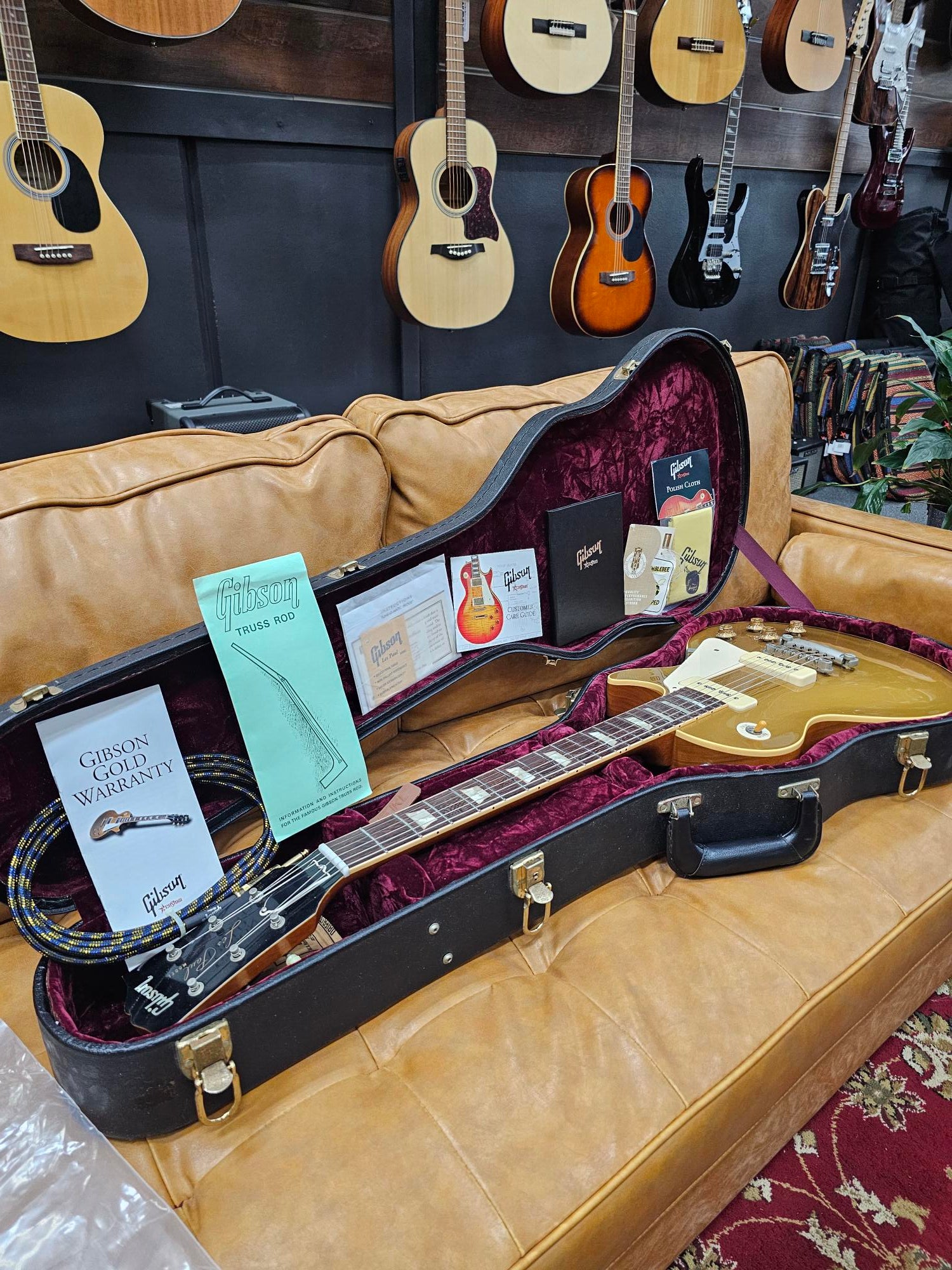 2006 Gibson Les Paul Gold Top R6 Custom Shop Electric Guitar W/Case (Pre-Owned)