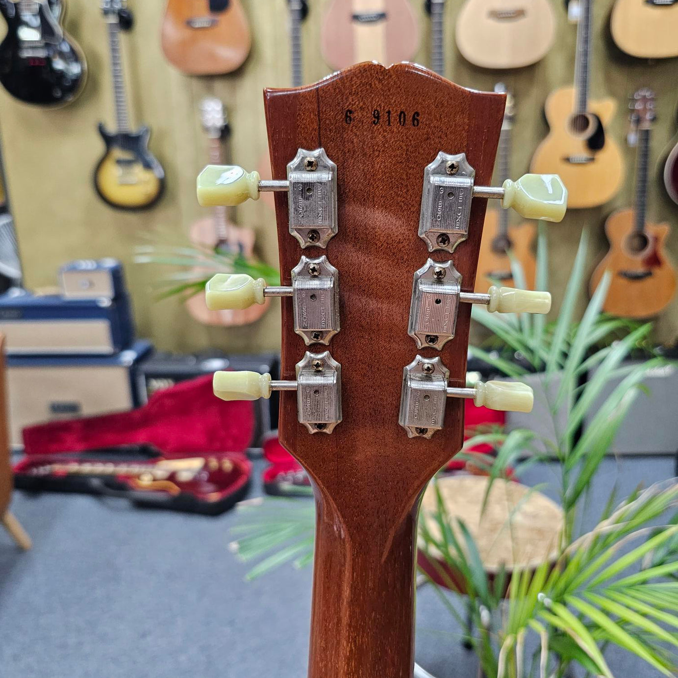 2006 Gibson Les Paul Gold Top R6 Custom Shop Electric Guitar W/Case (Pre-Owned)