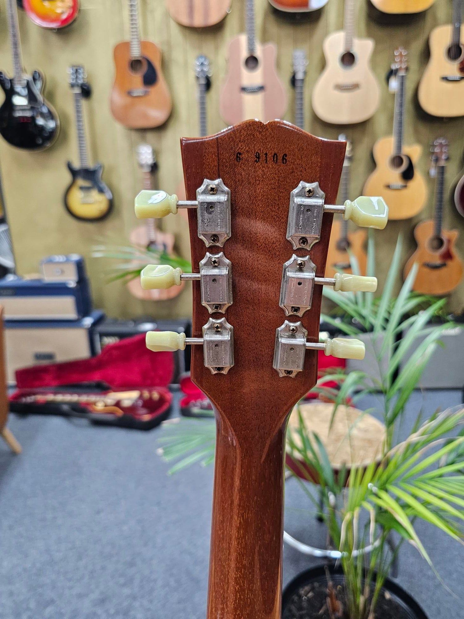 2006 Gibson Les Paul Gold Top R6 Custom Shop Electric Guitar W/Case (Pre-Owned)