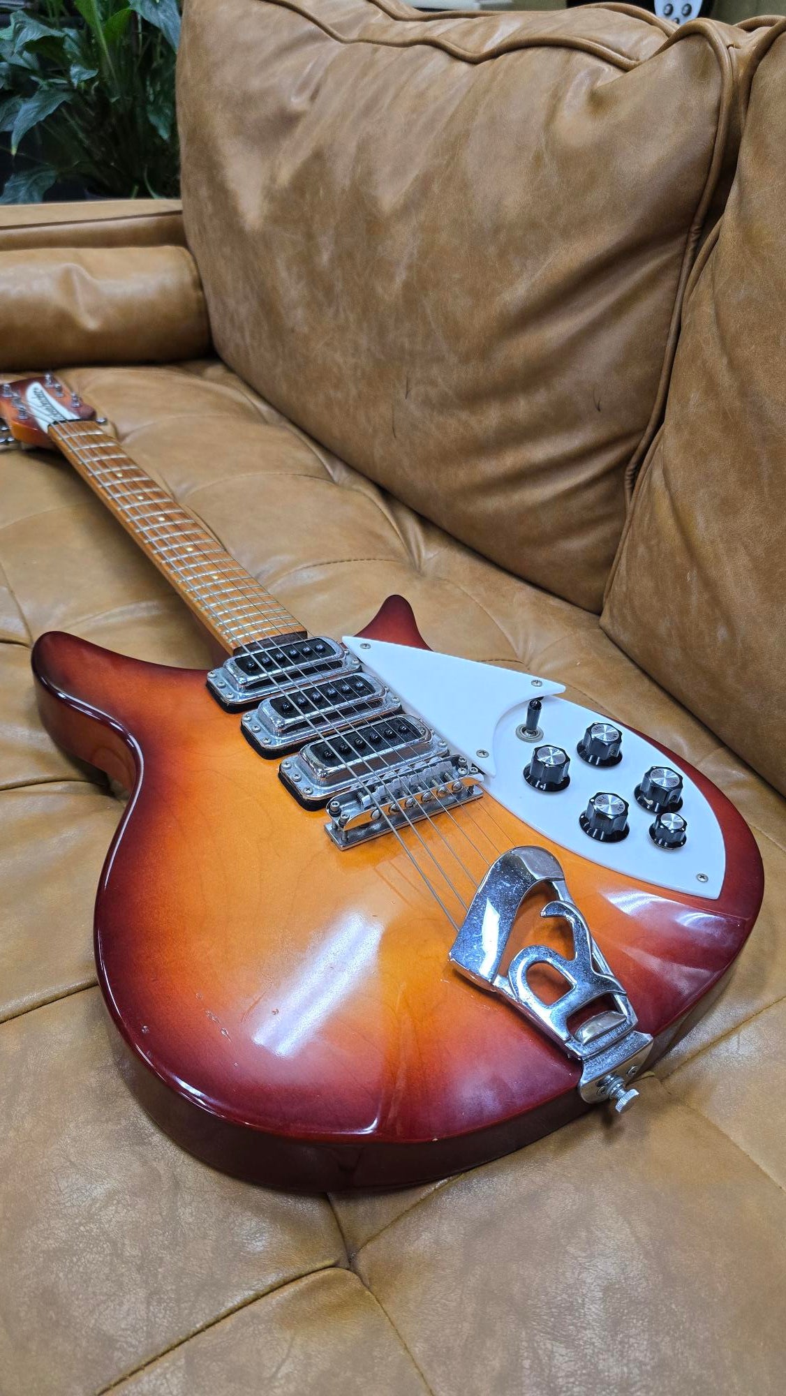 1983 Rickenbacker 320 Fireglo W/original Hard Case (Pre-Owned)