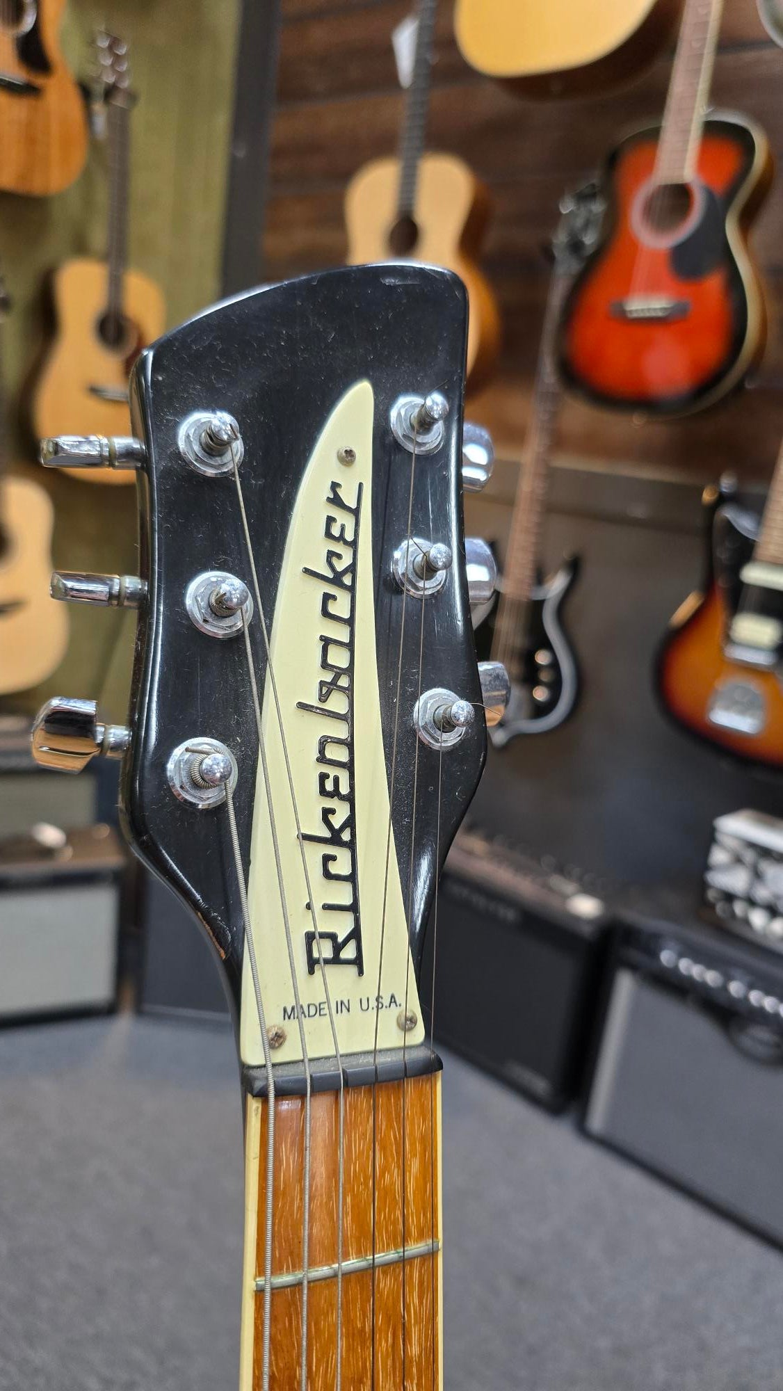 1986 Rickenbacker 360 JETGLO BLACK W/Original Case (pre-owned)