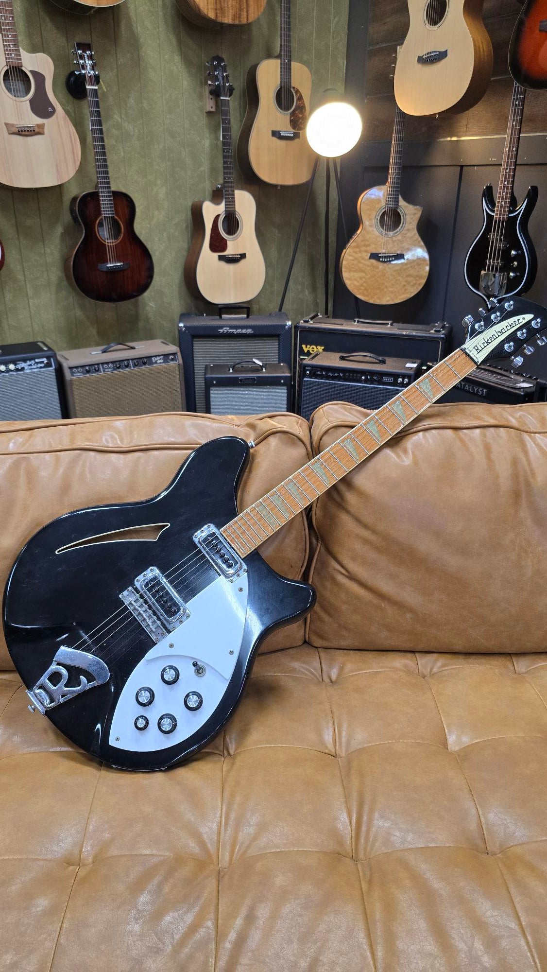 1986 Rickenbacker 360 JETGLO BLACK W/Original Case (pre-owned)
