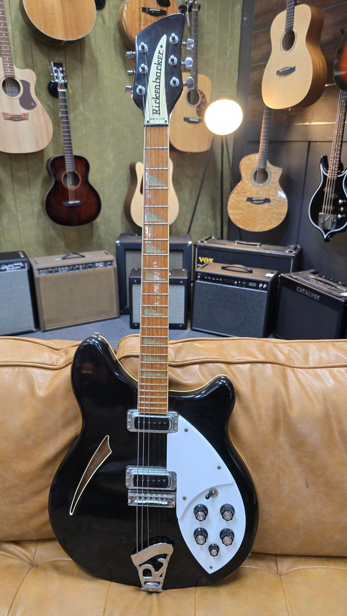 1986 Rickenbacker 360 JETGLO BLACK W/Original Case (pre-owned)