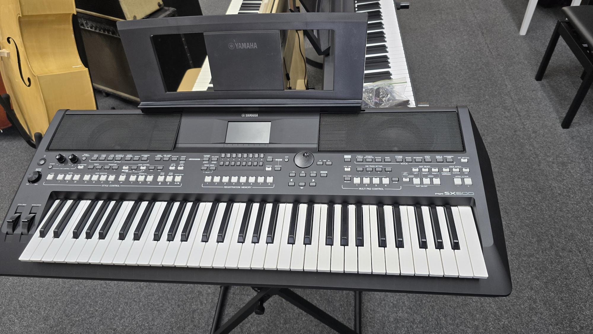 Yamaha PSR-SX600 Digital Workstation Keyboard W/Stand (Pre-Owned)