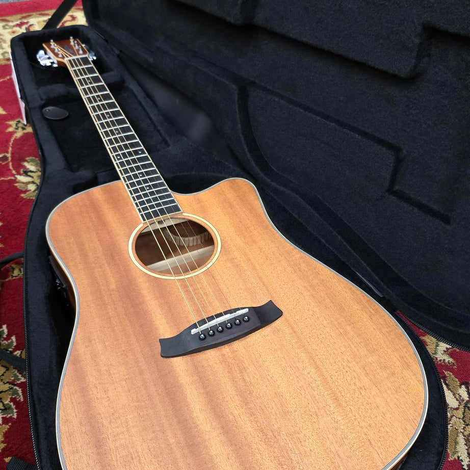 Tanglewood Union Solid Top Dreadnought Acoustic/Electric Guitar W/Premium Case BUNDLE!!!