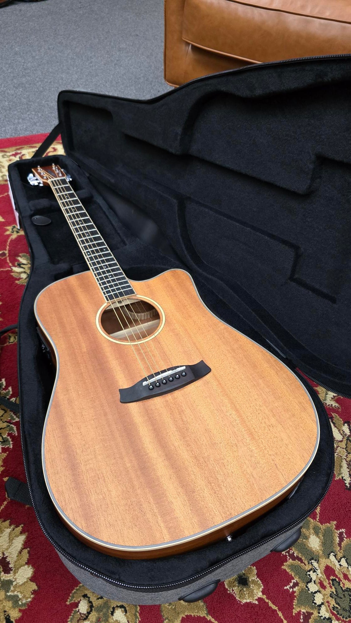 Tanglewood Union Solid Top Dreadnought Acoustic/Electric Guitar W/Premium Case BUNDLE!!!