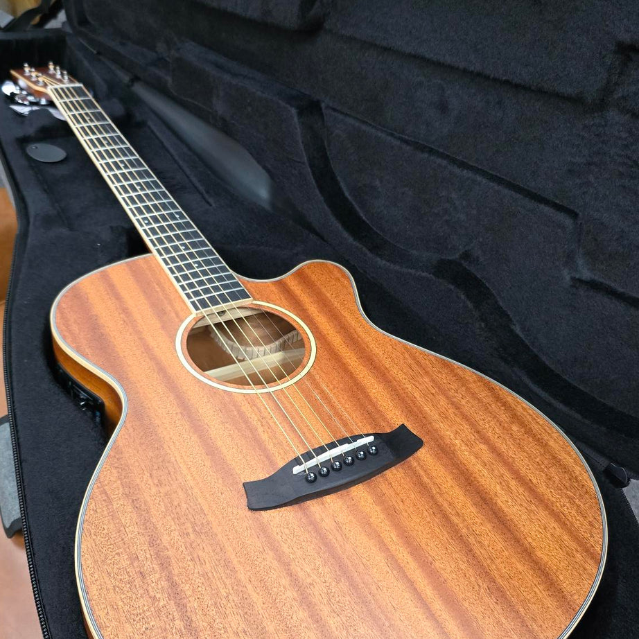 Tanglewood Union Solid Top SuperFolk C/E W/Premium Case Deal!!!