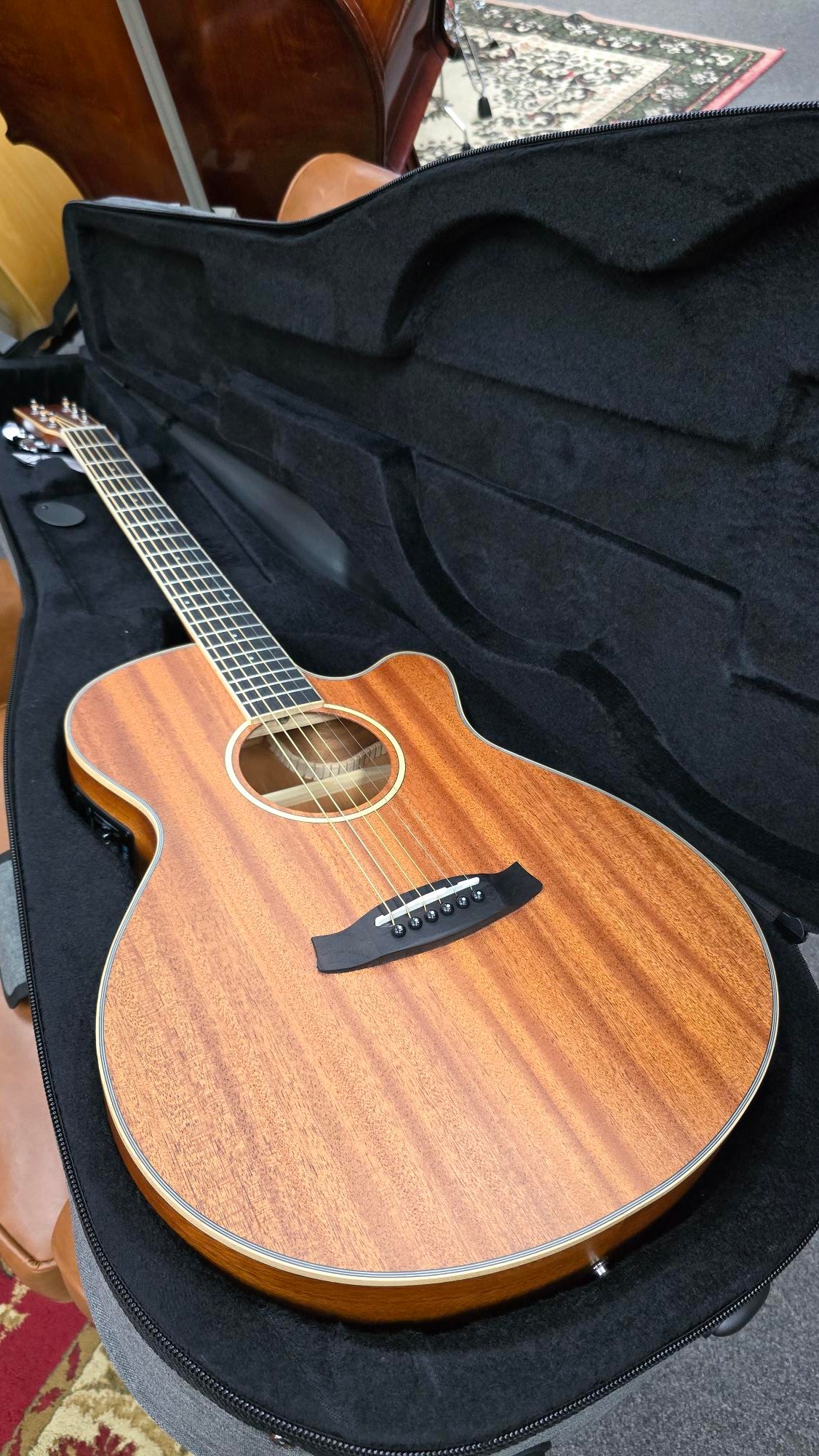 Tanglewood Union Solid Top SuperFolk C/E W/Premium Case Deal!!!