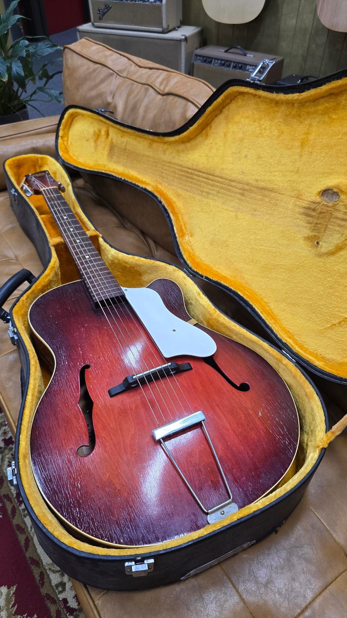 Vintage Alver by Maton 1950's Archtop Acoustic Guitar W/Case (Pre-Owned)