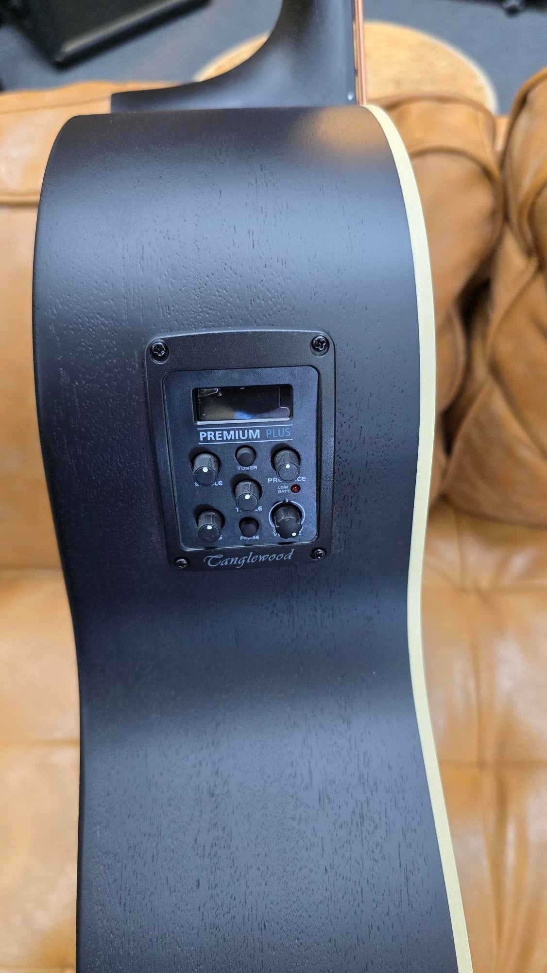 Tanglewood Blackbird Acoustic Bass Guitar Cutaway W/Hard case Bundle!!/ Electric Smokestack Satin