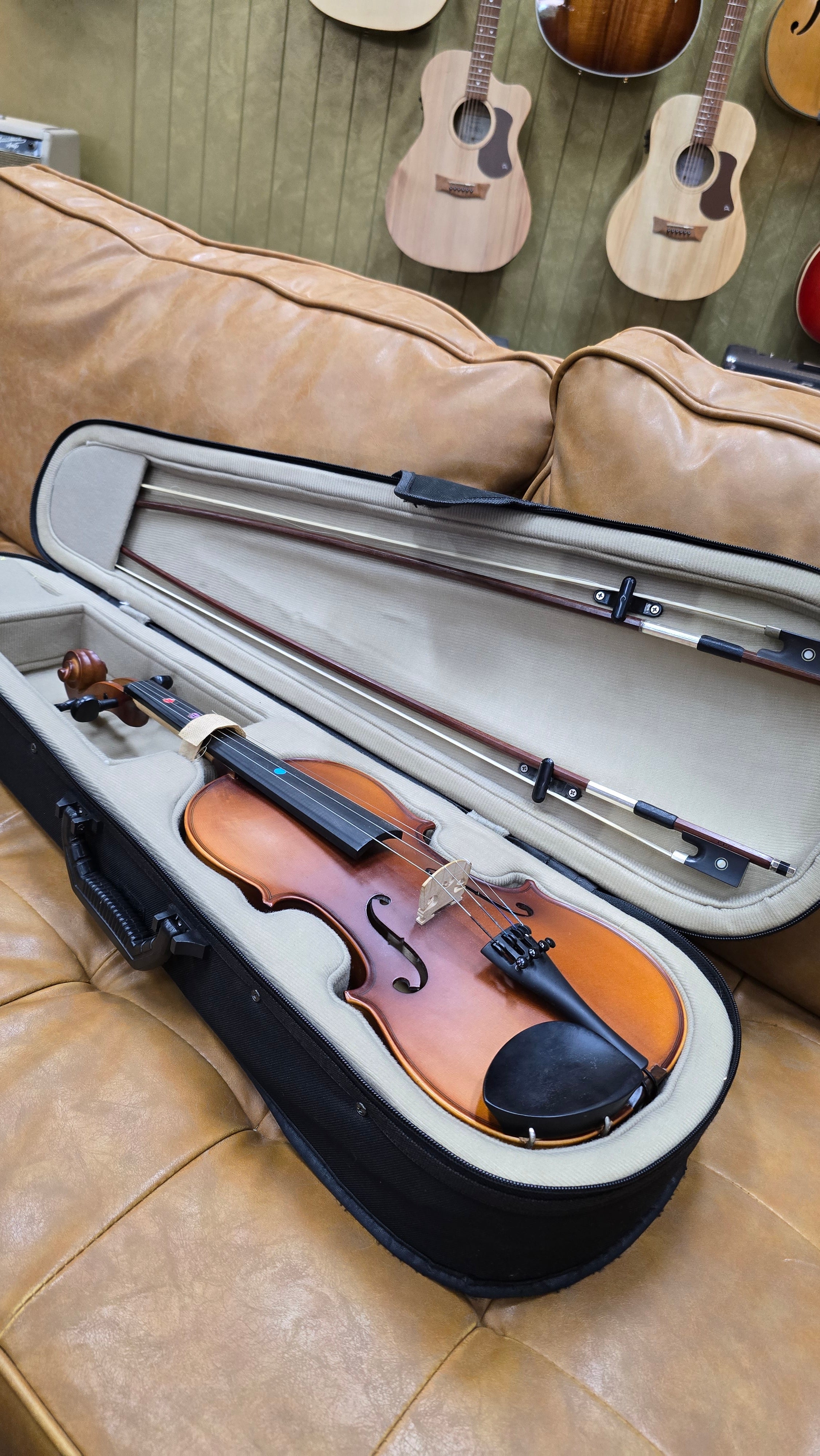 Vivo 3/4 Violin w/case, and 2 Bows (Pre-Owned)