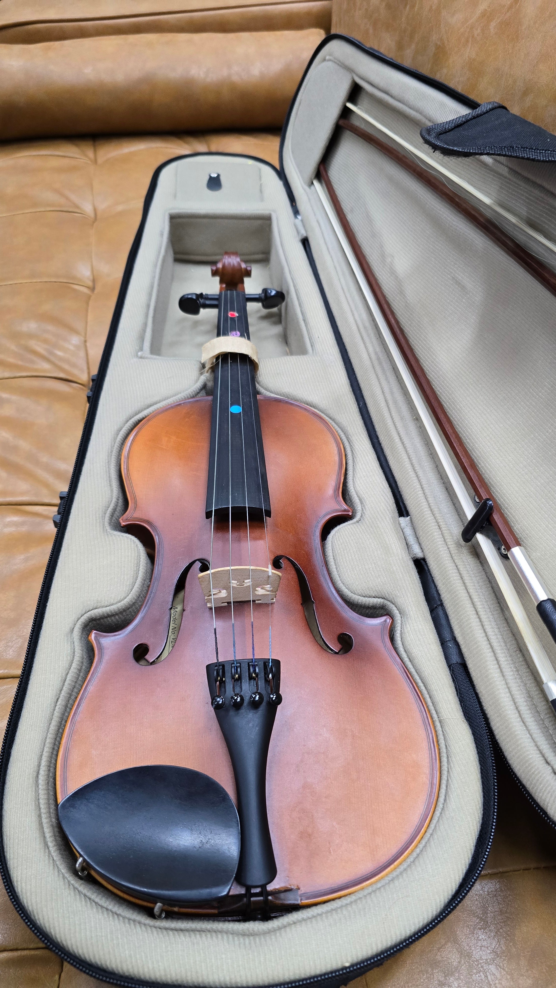 Vivo 3/4 Violin w/case, and 2 Bows (Pre-Owned)