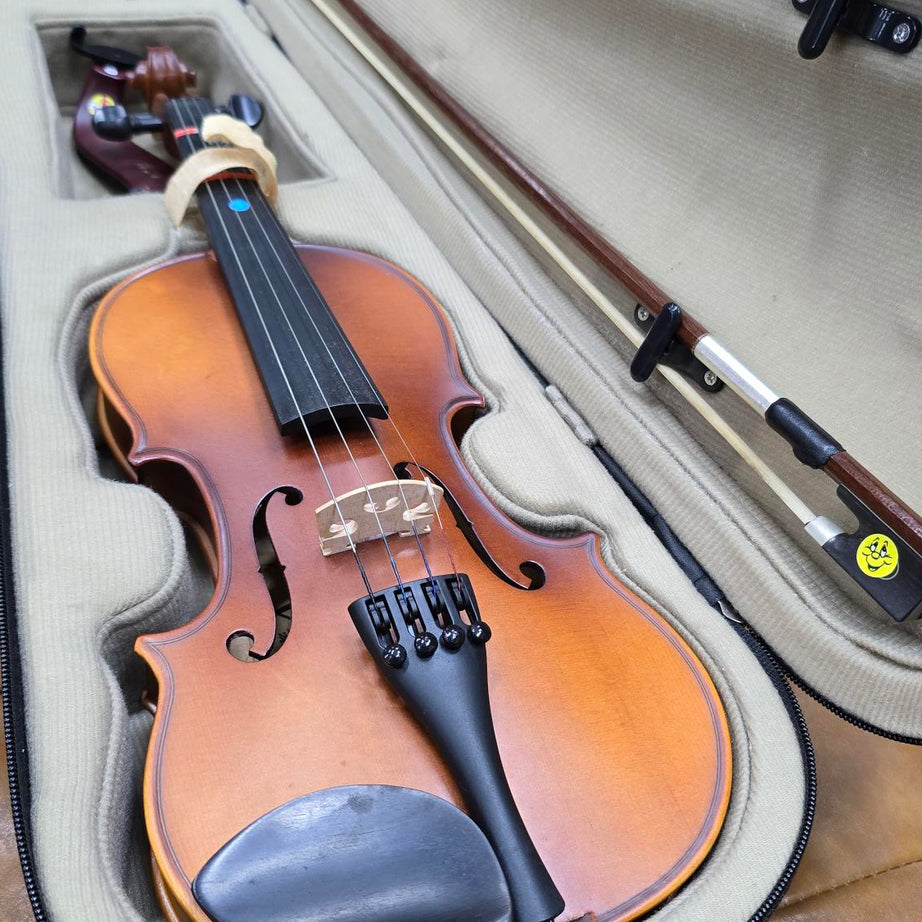 Vivo 1/2 Violin W/Bow, Shoulder Rest & Case