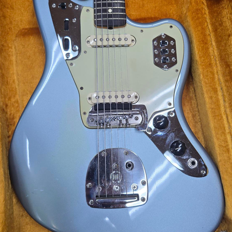 Fender American Vintage 1962 Jaguar 2008 "thin skin" Ice Blue Metallic w/ case + mastery upgrades