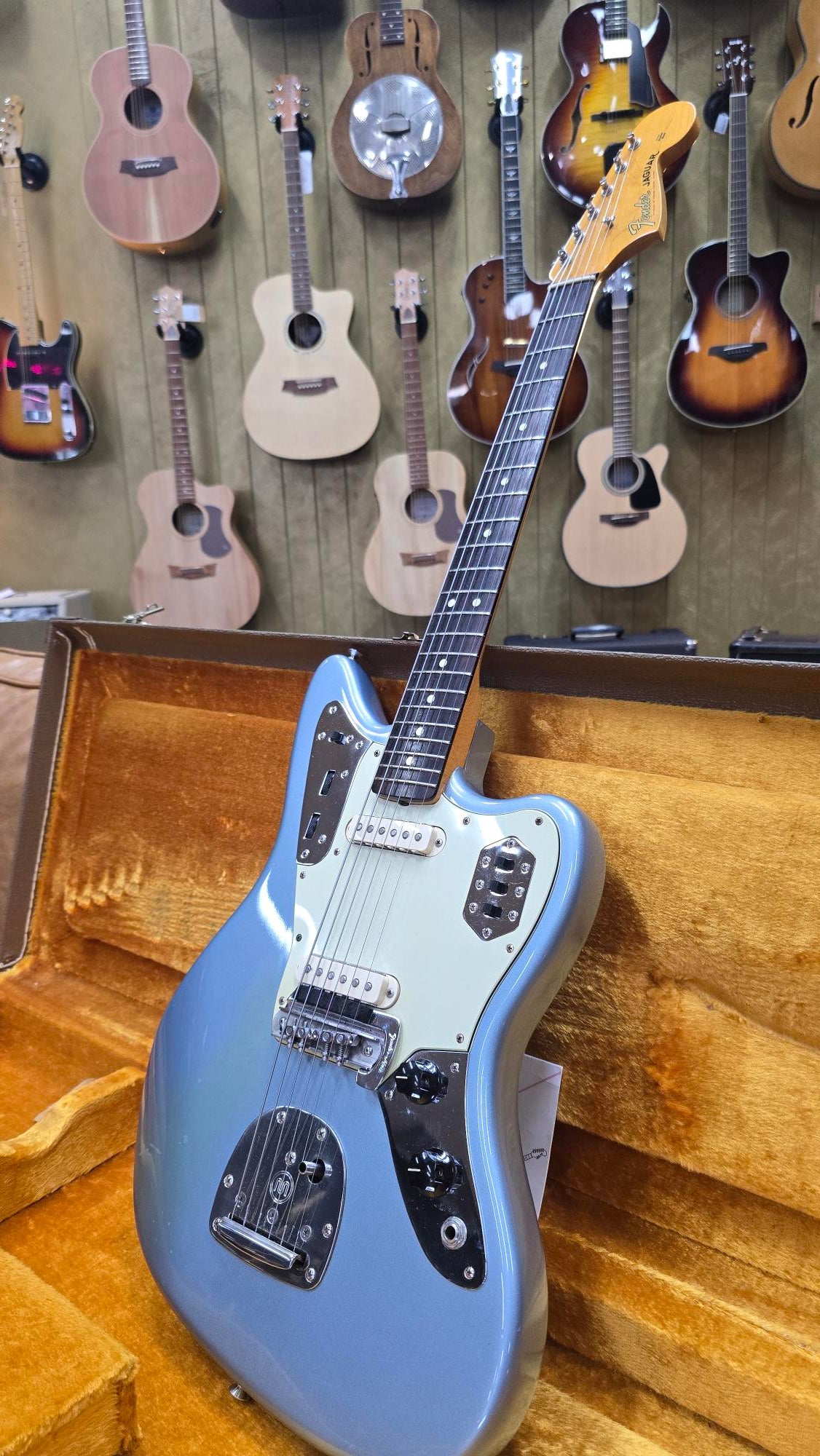 Fender American Vintage 1962 Jaguar 2008 "thin skin" Ice Blue Metallic w/ case + mastery upgrades