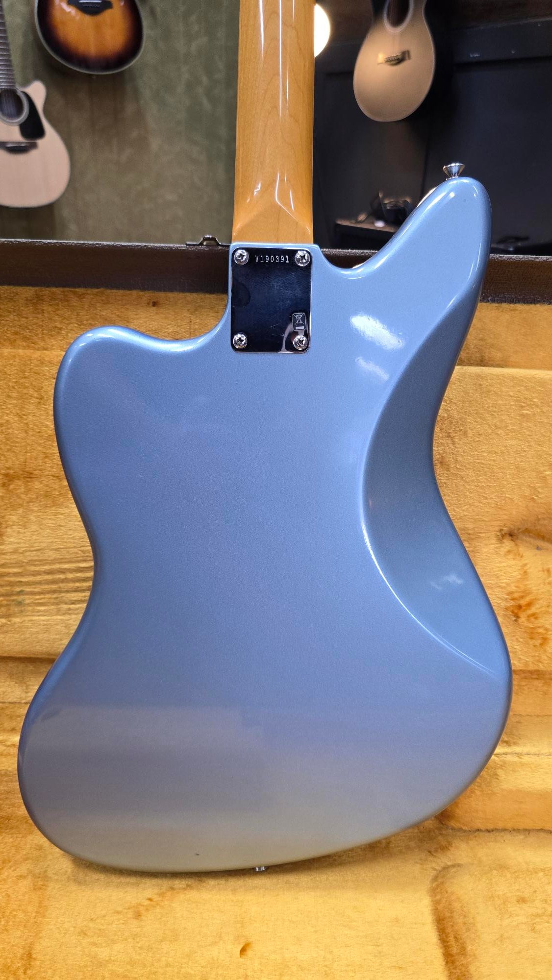 Fender American Vintage 1962 Jaguar 2008 "thin skin" Ice Blue Metallic w/ case + mastery upgrades