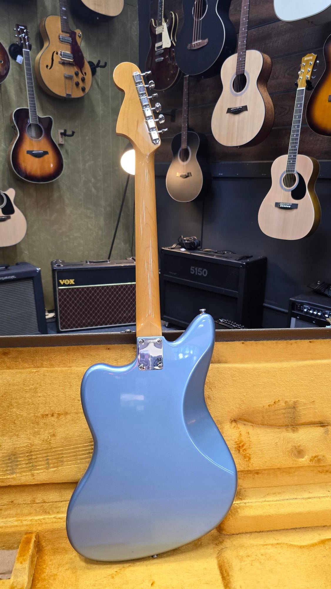 Fender American Vintage 1962 Jaguar 2008 "thin skin" Ice Blue Metallic w/ case + mastery upgrades