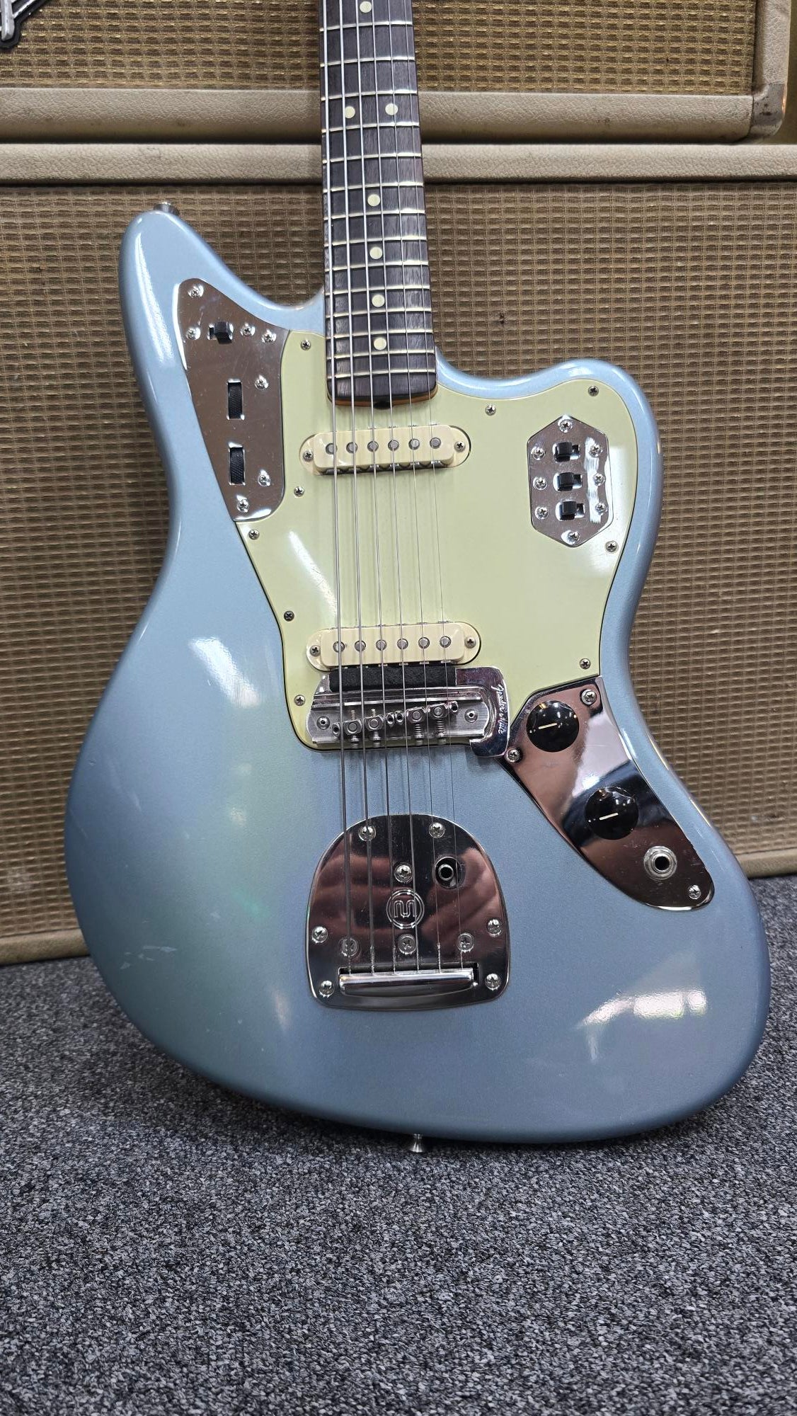 Fender American Vintage 1962 Jaguar 2008 "thin skin" Ice Blue Metallic w/ case + mastery upgrades
