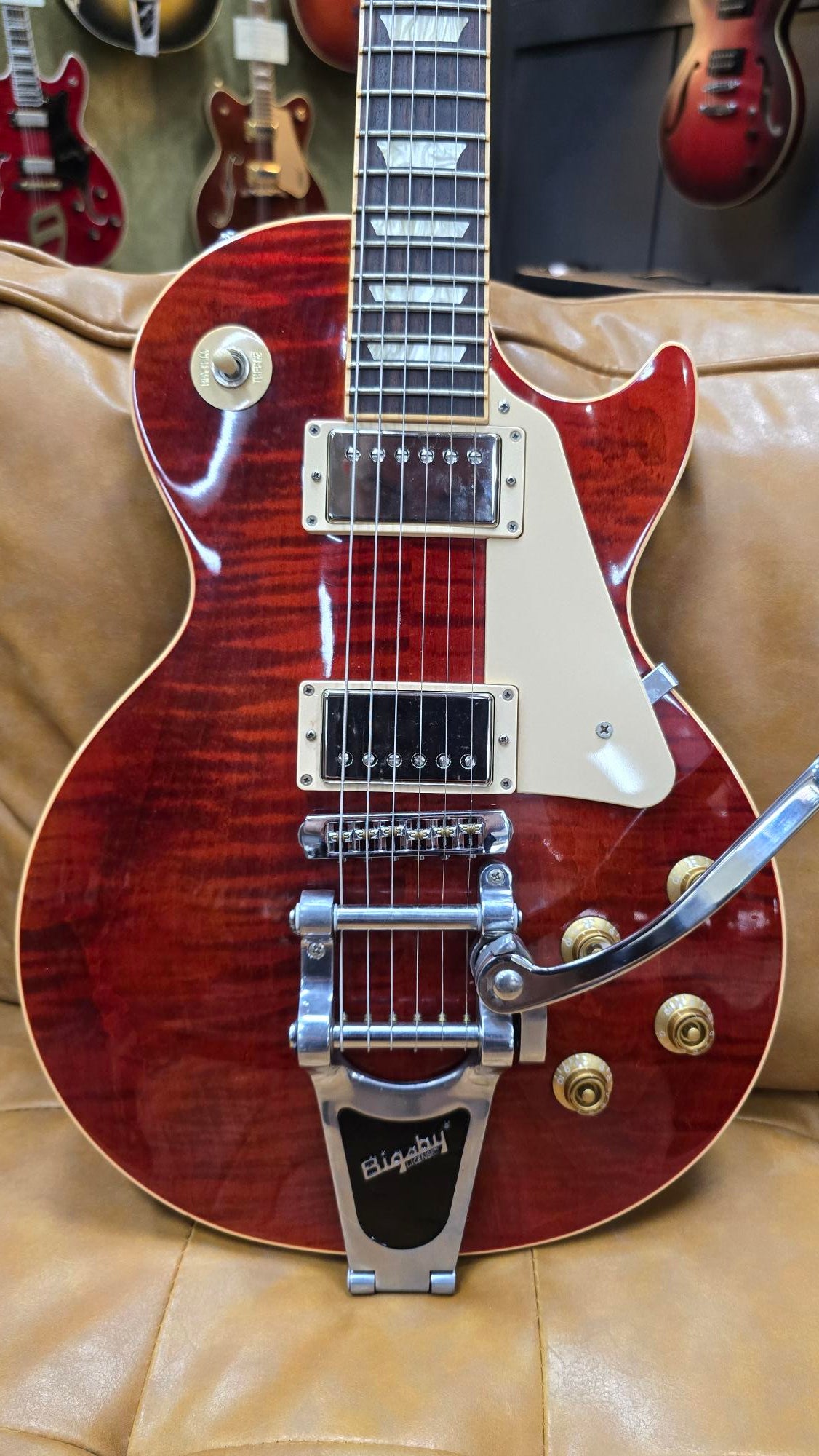 Gibson Les Paul Standard w/ bigsby 2013 w/ hardcase