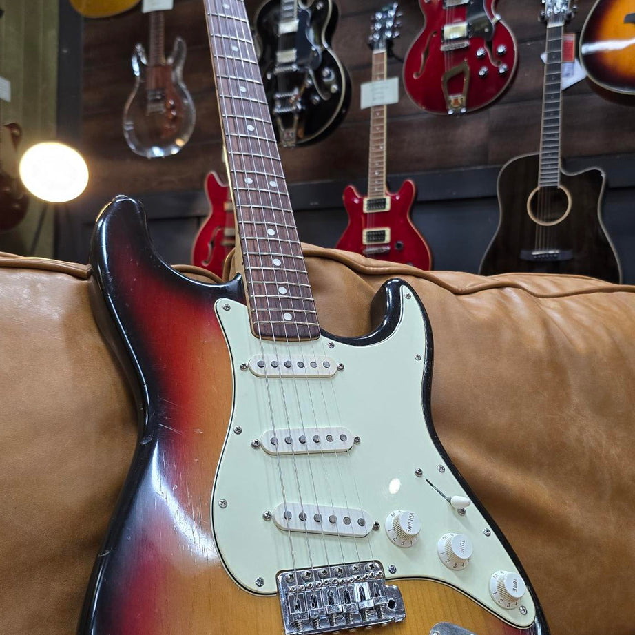 1973 Fender Stratocaster 3 Tone Sunburst Electric Guitar W/Og Case