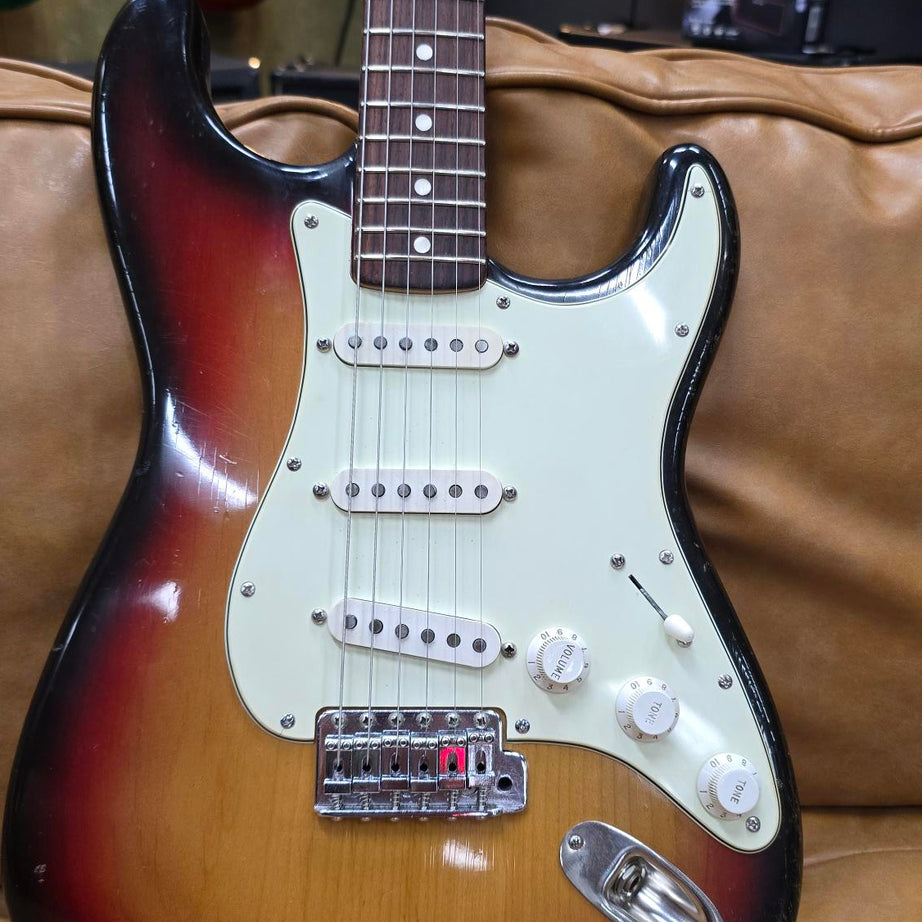 1973 Fender Stratocaster 3 Tone Sunburst Electric Guitar W/Og Case