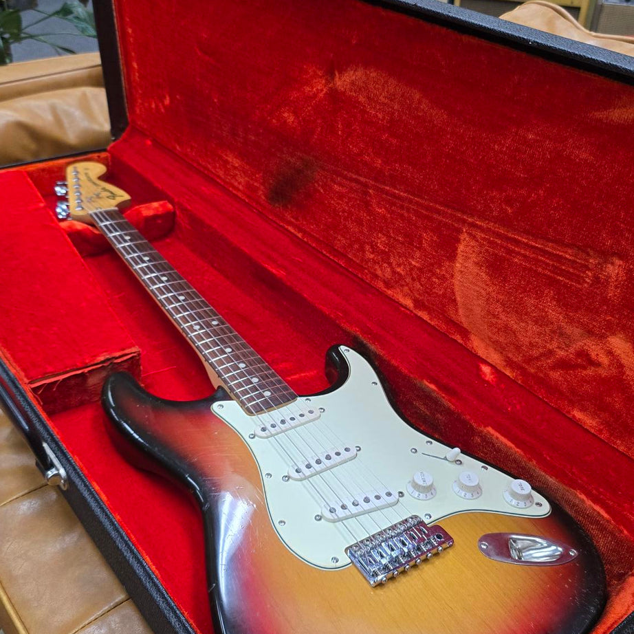 1973 Fender Stratocaster 3 Tone Sunburst Electric Guitar W/Og Case