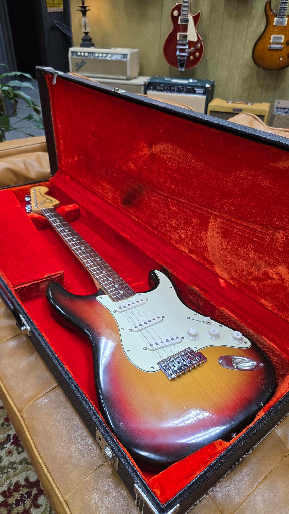 1973 Fender Stratocaster 3 Tone Sunburst Electric Guitar W/Og Case
