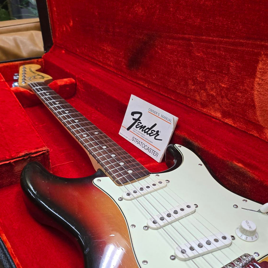 1973 Fender Stratocaster 3 Tone Sunburst Electric Guitar W/Og Case