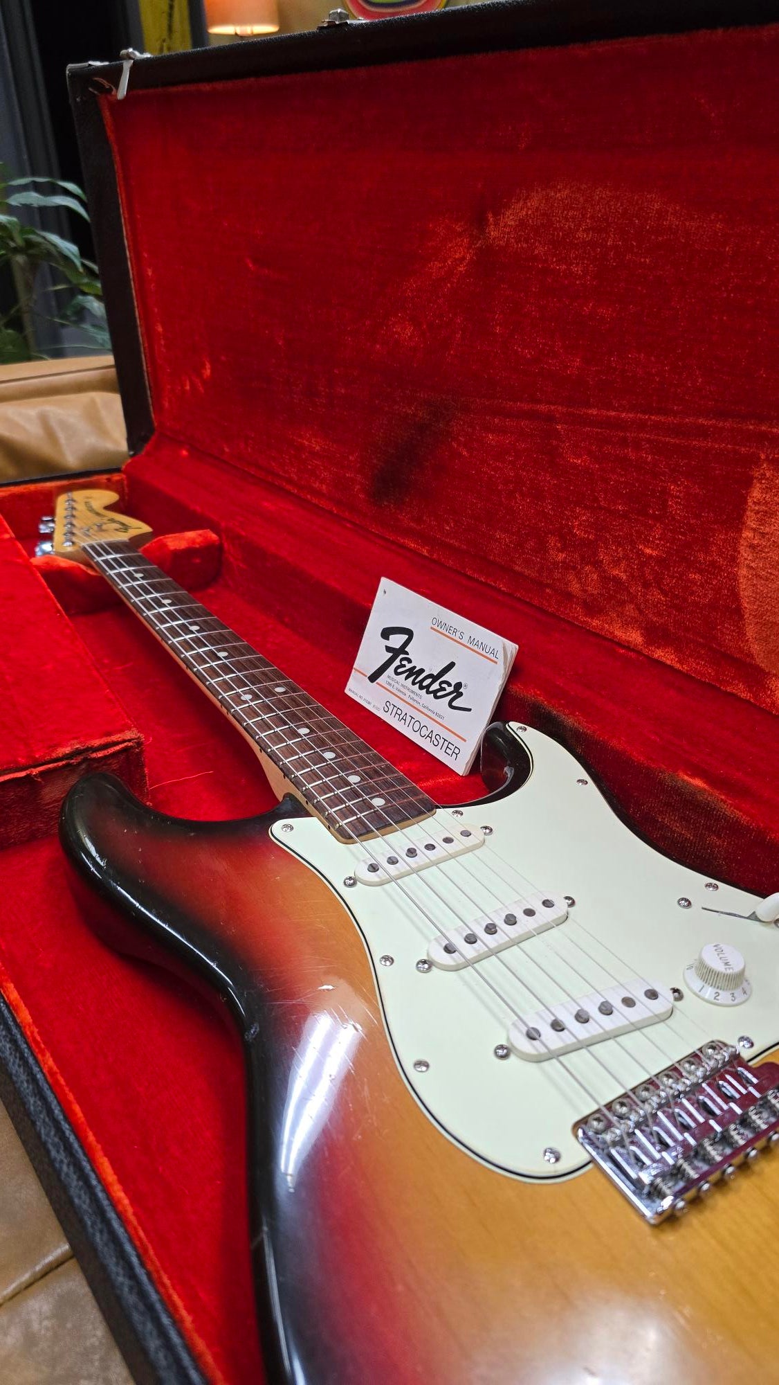1973 Fender Stratocaster 3 Tone Sunburst Electric Guitar W/Og Case
