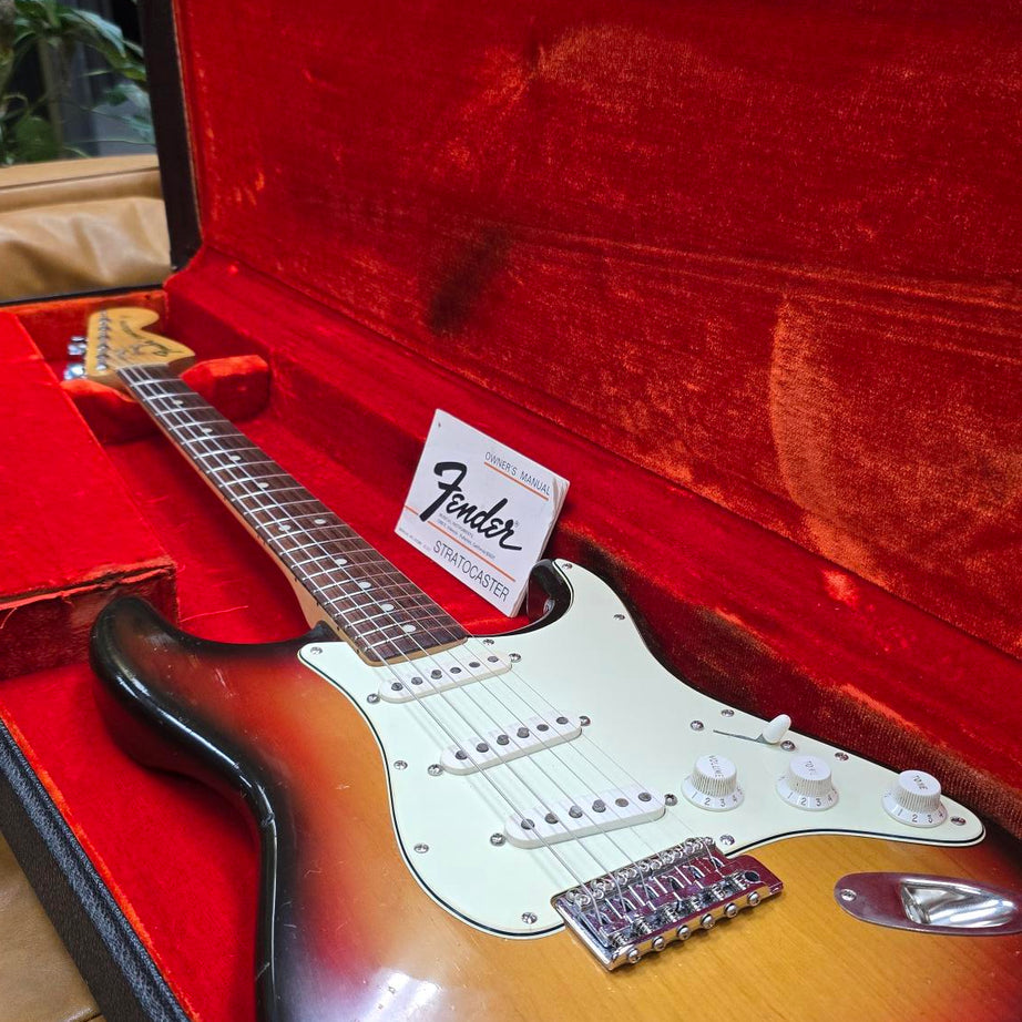 1973 Fender Stratocaster 3 Tone Sunburst Electric Guitar W/Og Case