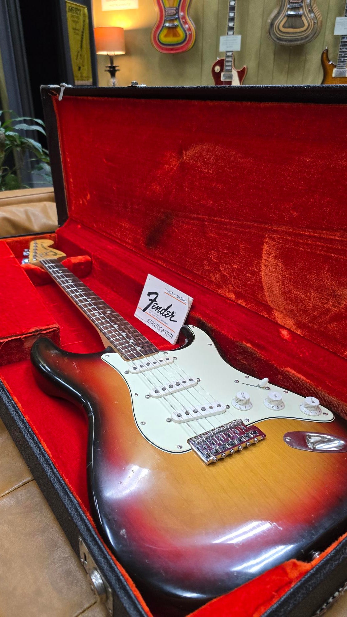1973 Fender Stratocaster 3 Tone Sunburst Electric Guitar W/Og Case
