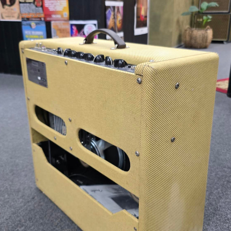 Fender Blues Deville 4x10 Tweed Guitar Amplifier (Pre-Owned)