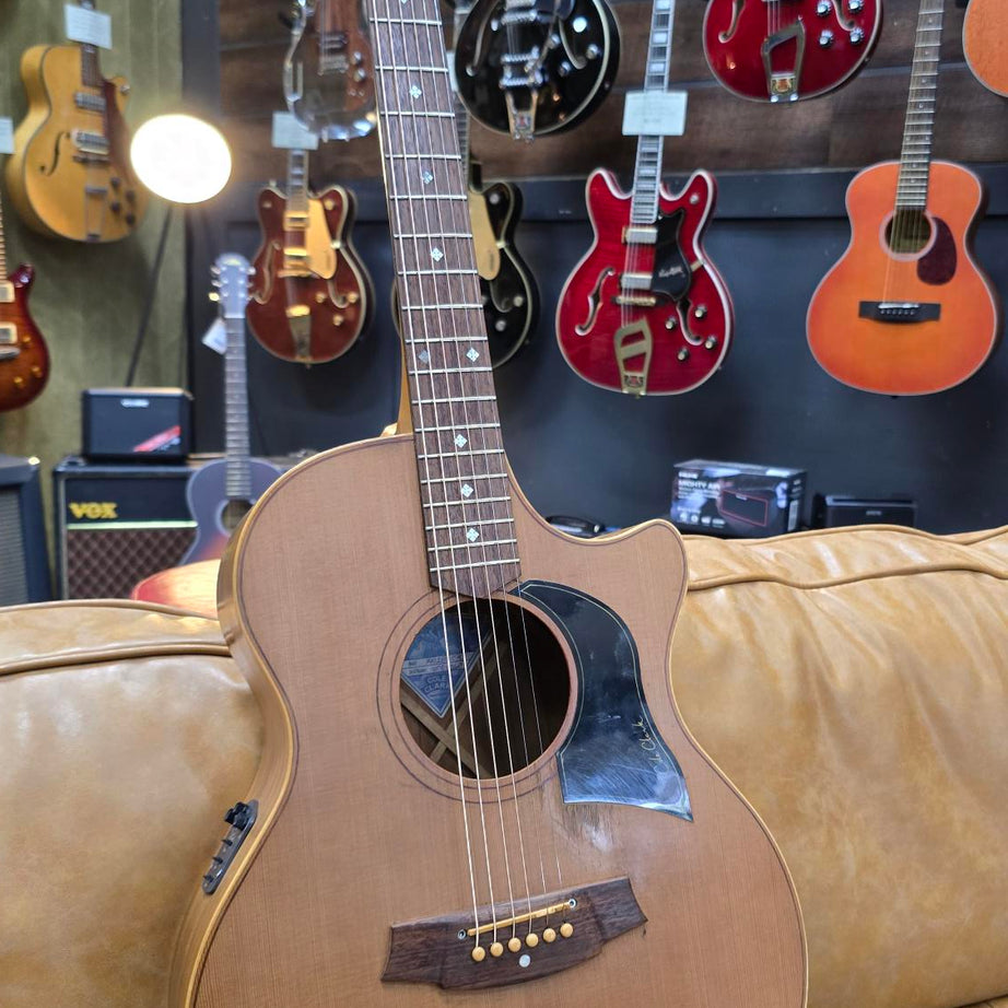 Cole Clark Angel 2 Acoustic/Electric Guitar W/Case (Pre-Owned)