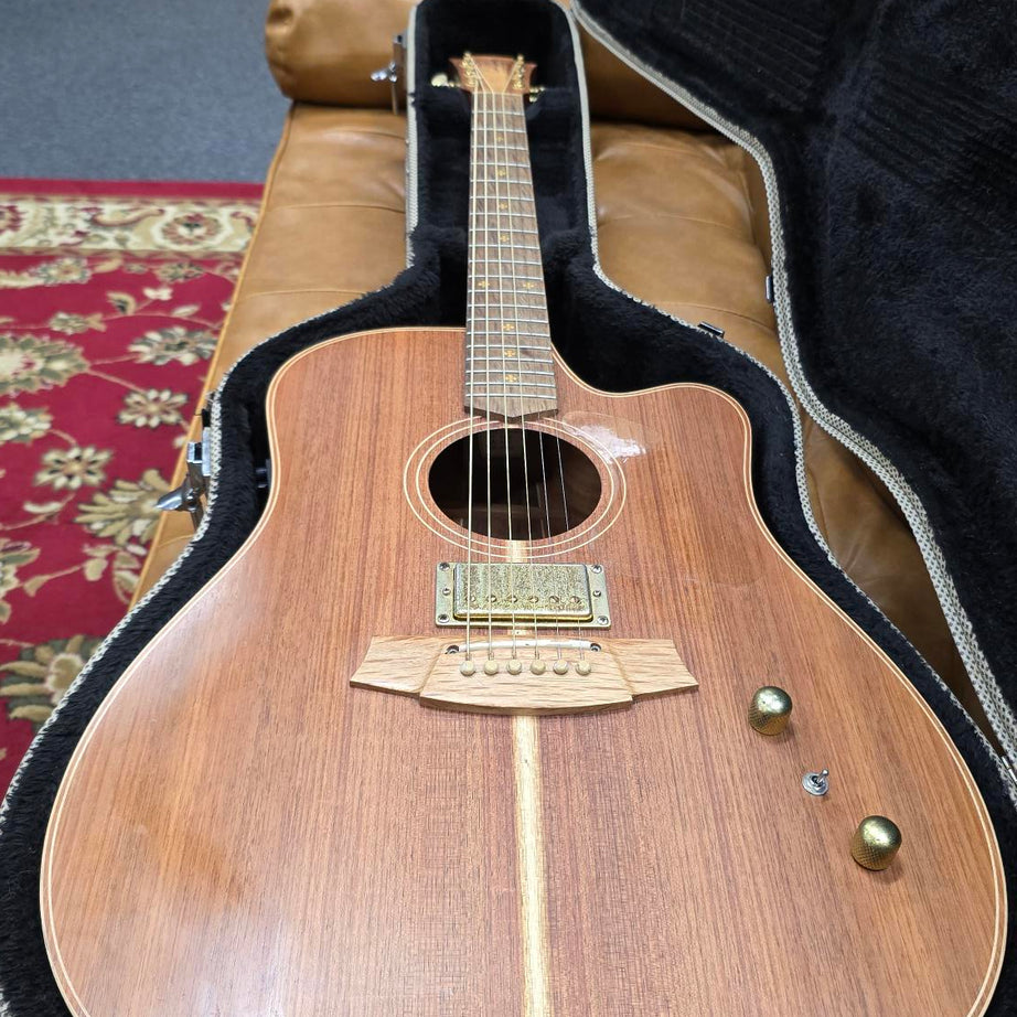 Cole Clark Fat Lady 2 Humbucker Acoustic/Electric Guitar W/case (Pre-Owned)