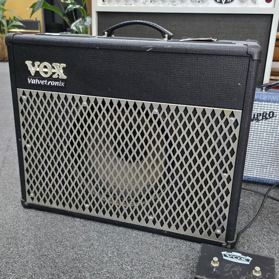 VOX Valvetronix 50-Watt Guitar Amplifier 1x12 (Pre-Owned)