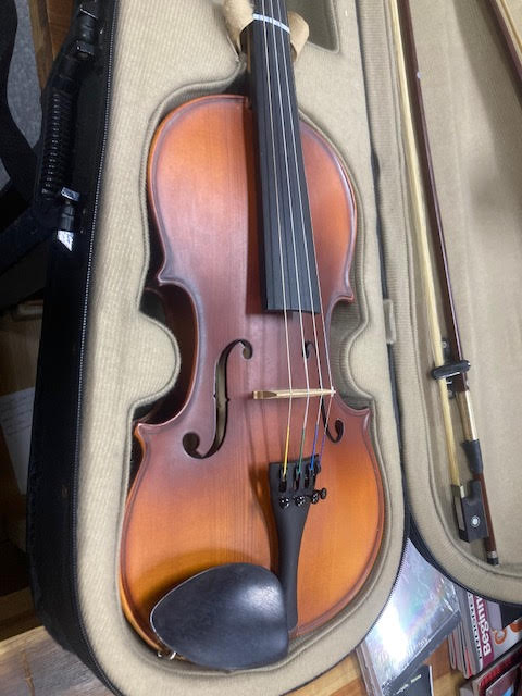 Vivo 4/4 violin w/ case + 2 bows (preowned)